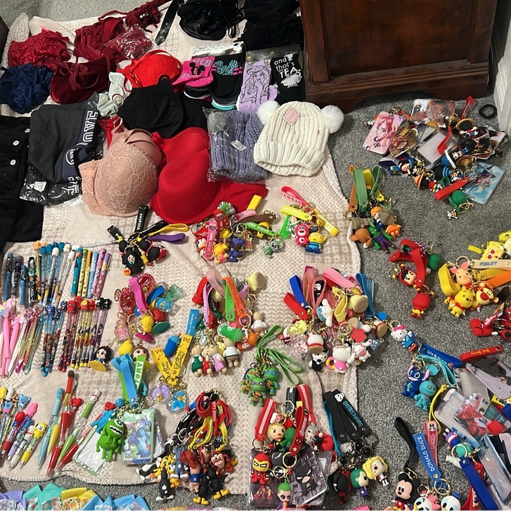 Everything for $2000 there’s over 1300 items plus bubble bags for delivery